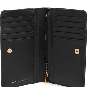 Black Kira TORY BURCH WALLET, like new/ no flaws